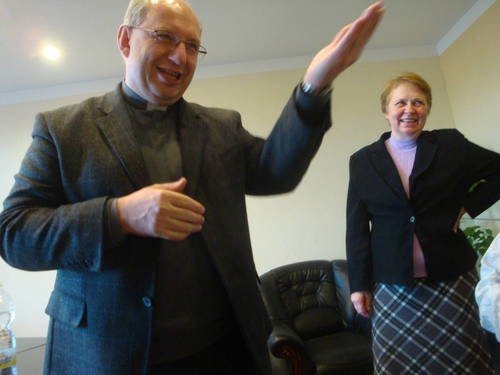 prezident Arcidiecézní charity Praha s paní ředitelkou FCHB